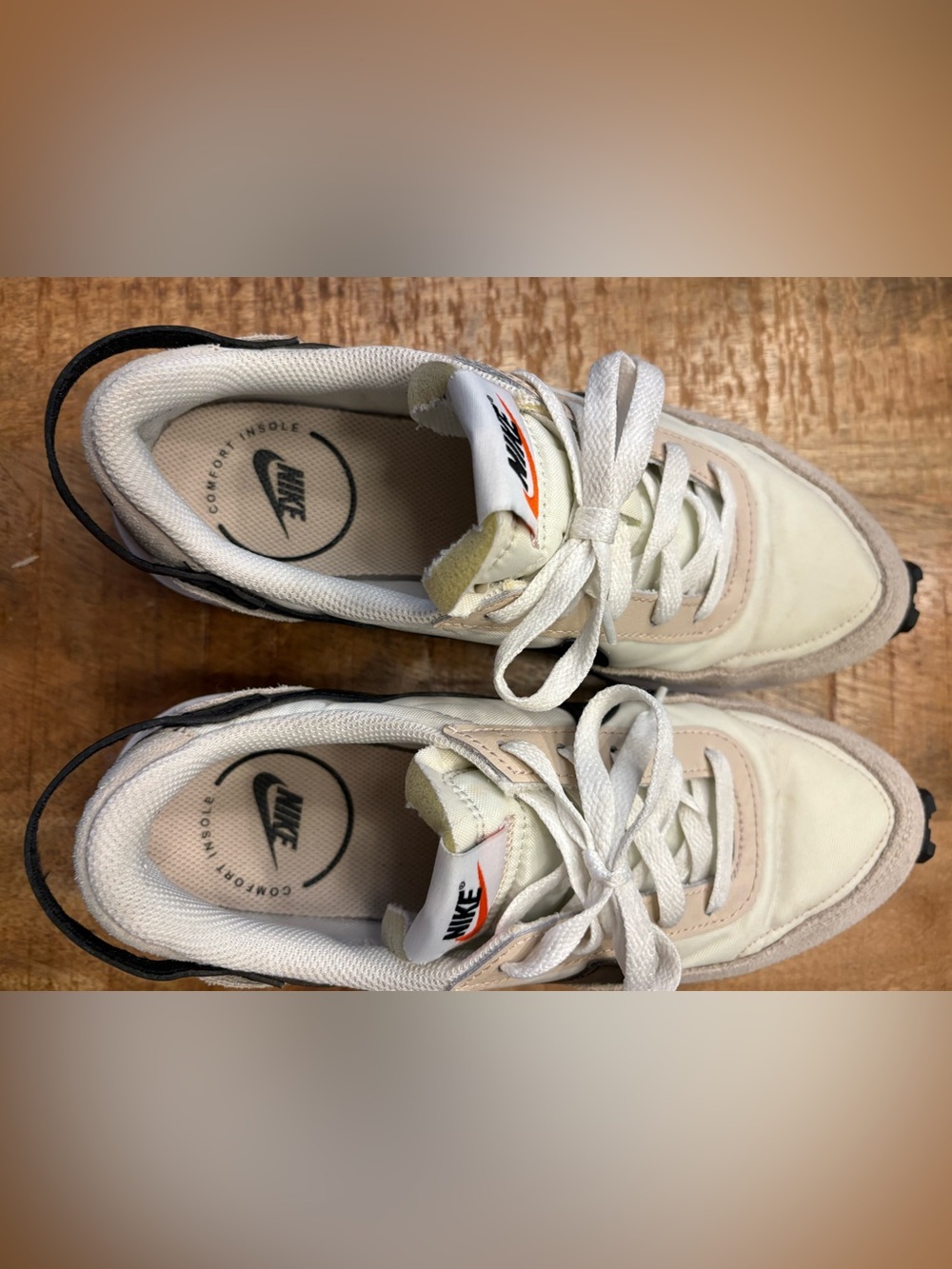 Nike woman’s Cream White Lace-Up Sneakers